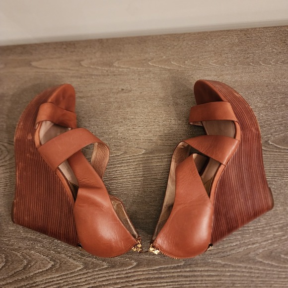 Michael Kors Elena Luggage Tan Leather Wedge Sandals Gold Plate Back Zip 9.5 - Picture 6 of 12